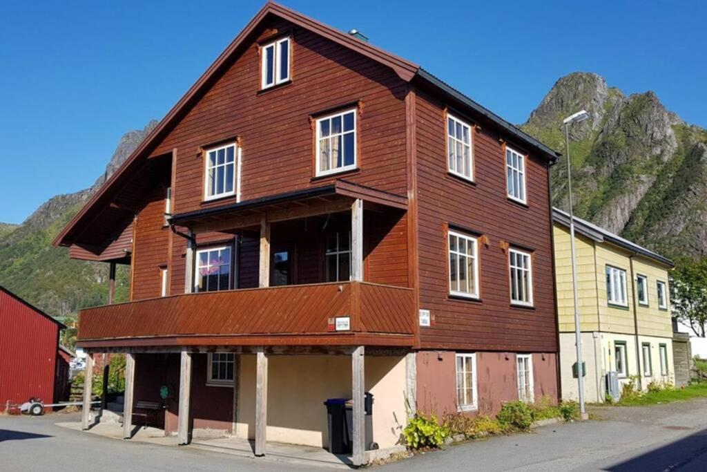 Koselig Hus I Havna Apartment Svolvaer Exterior photo